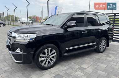 Внедорожник / Кроссовер Toyota Land Cruiser 2018 в 