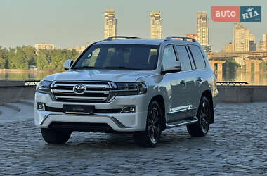 Внедорожник / Кроссовер Toyota Land Cruiser 2017 в 