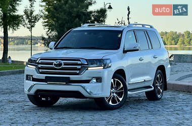 Внедорожник / Кроссовер Toyota Land Cruiser 2017 в 