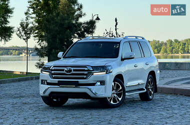 Внедорожник / Кроссовер Toyota Land Cruiser 2017 в 