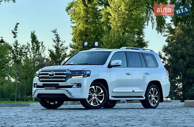Внедорожник / Кроссовер Toyota Land Cruiser 2017 в 