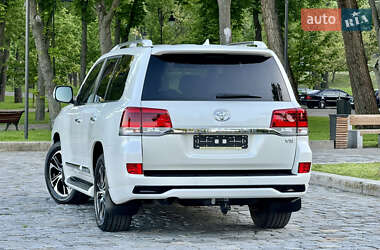 Внедорожник / Кроссовер Toyota Land Cruiser 2017 в 