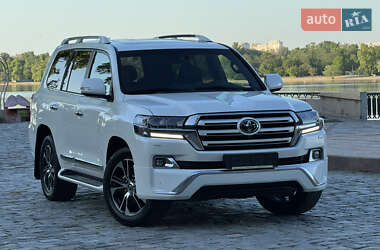 Внедорожник / Кроссовер Toyota Land Cruiser 2017 в 