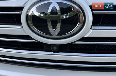 Внедорожник / Кроссовер Toyota Land Cruiser 2017 в 