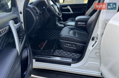 Внедорожник / Кроссовер Toyota Land Cruiser 2017 в 