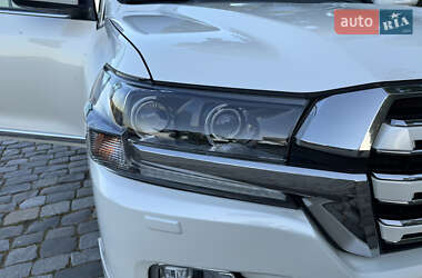 Внедорожник / Кроссовер Toyota Land Cruiser 2017 в 