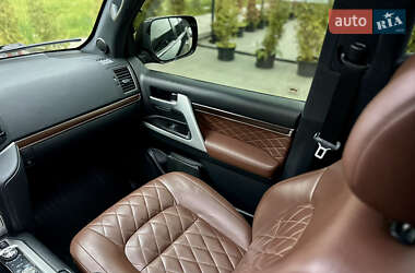 Внедорожник / Кроссовер Toyota Land Cruiser 2017 в 