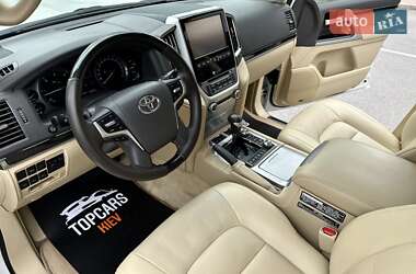 Позашляховик / Кросовер Toyota Land Cruiser 2017 в 