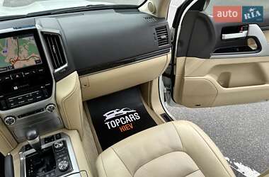 Позашляховик / Кросовер Toyota Land Cruiser 2017 в 