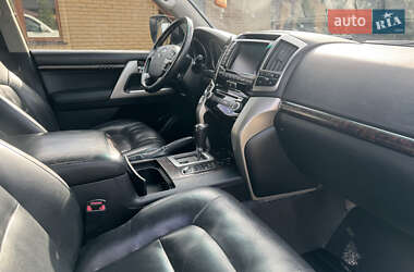 Внедорожник / Кроссовер Toyota Land Cruiser 2012 в 