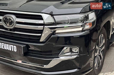 Внедорожник / Кроссовер Toyota Land Cruiser 2017 в 
