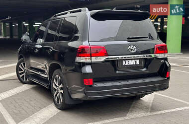 Внедорожник / Кроссовер Toyota Land Cruiser 2017 в 