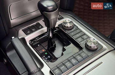 Внедорожник / Кроссовер Toyota Land Cruiser 2017 в 
