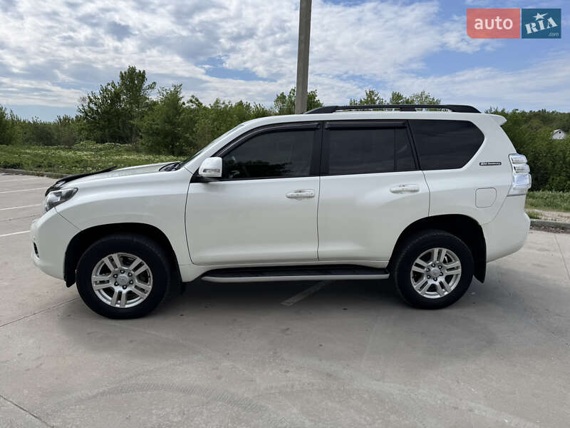 Внедорожник / Кроссовер Toyota Land Cruiser 2012 в Синельниково