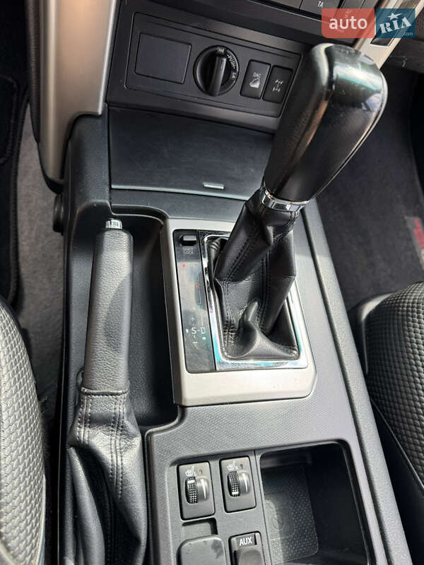 Внедорожник / Кроссовер Toyota Land Cruiser 2012 в Синельниково