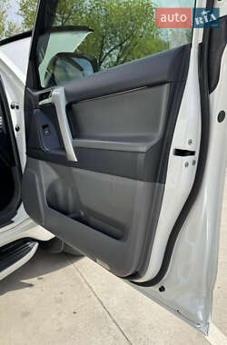 Внедорожник / Кроссовер Toyota Land Cruiser 2012 в 