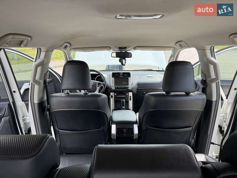 Внедорожник / Кроссовер Toyota Land Cruiser 2012 в Синельниково