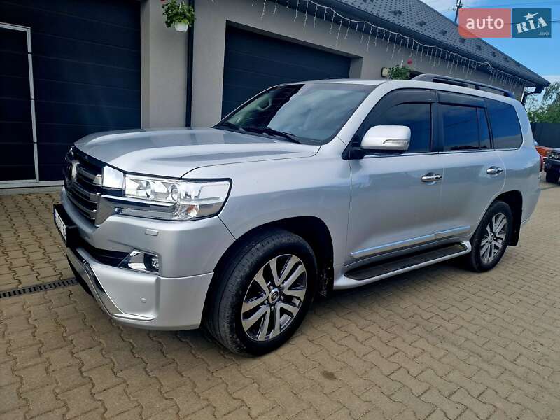 Внедорожник / Кроссовер Toyota Land Cruiser 2018 в 