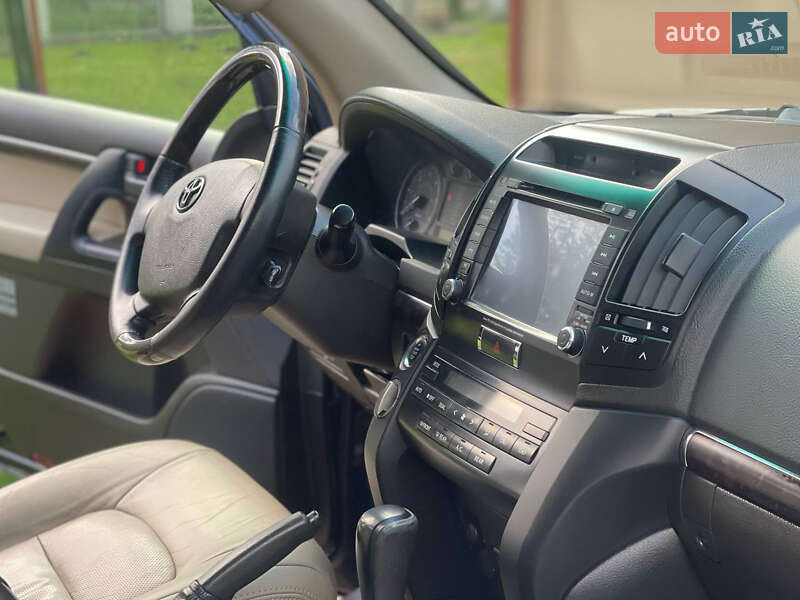 Внедорожник / Кроссовер Toyota Land Cruiser 2010 в Львове