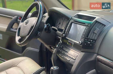 Внедорожник / Кроссовер Toyota Land Cruiser 2010 в 