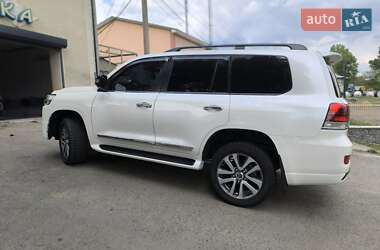 Внедорожник / Кроссовер Toyota Land Cruiser 2018 в 