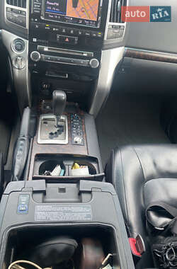 Позашляховик / Кросовер Toyota Land Cruiser 2012 в 