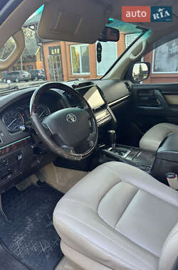 Внедорожник / Кроссовер Toyota Land Cruiser 2009 в 