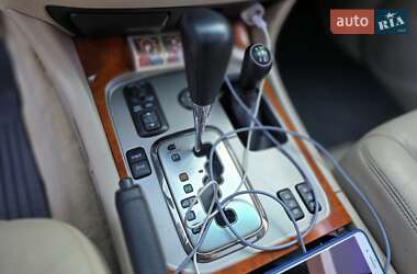 Внедорожник / Кроссовер Toyota Land Cruiser 2006 в 