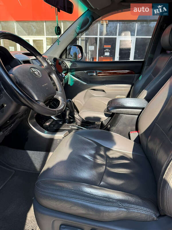 Внедорожник / Кроссовер Toyota Land Cruiser 2005 в Кривом Роге