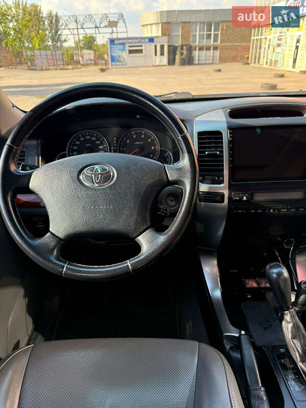 Внедорожник / Кроссовер Toyota Land Cruiser 2005 в Кривом Роге