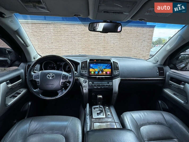 Toyota Land Cruiser 2011