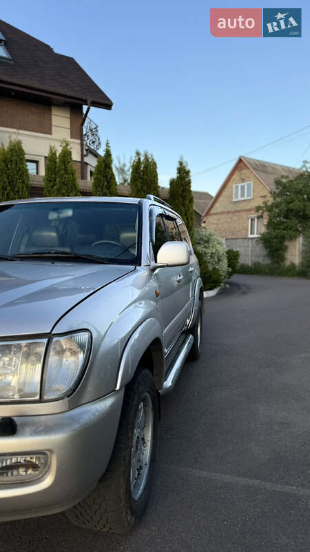 Внедорожник / Кроссовер Toyota Land Cruiser 2005 в 