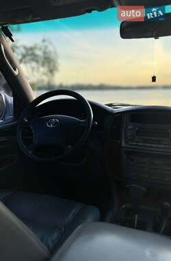 Внедорожник / Кроссовер Toyota Land Cruiser 2005 в 