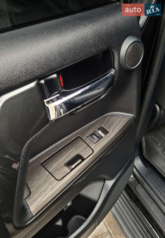 Внедорожник / Кроссовер Toyota Land Cruiser 2012 в Днепре