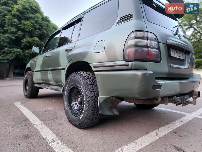 Позашляховик / Кросовер Toyota Land Cruiser 2004 в Києві