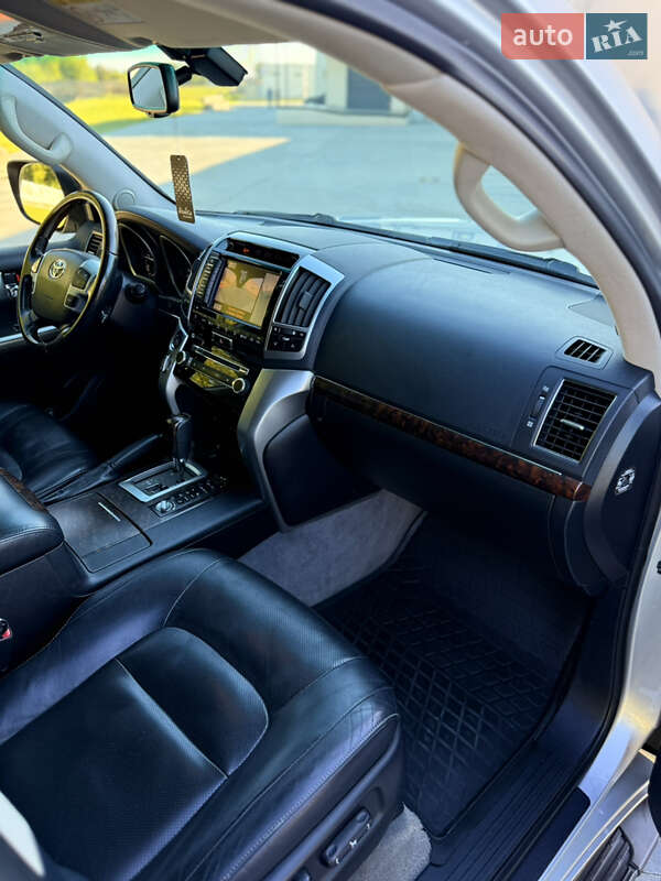 Позашляховик / Кросовер Toyota Land Cruiser 2013 в Луцьку