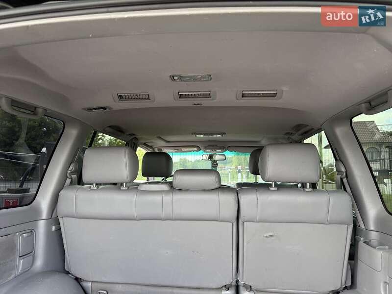 Позашляховик / Кросовер Toyota Land Cruiser 2006 в Звягелі