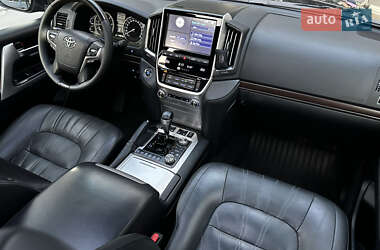 Внедорожник / Кроссовер Toyota Land Cruiser 2020 в 