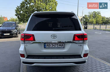 Позашляховик / Кросовер Toyota Land Cruiser 2017 в 