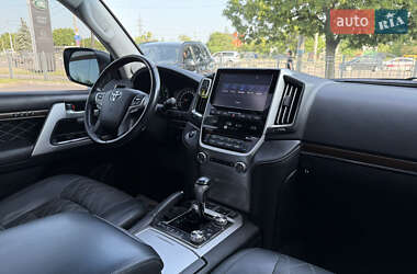 Позашляховик / Кросовер Toyota Land Cruiser 2017 в 