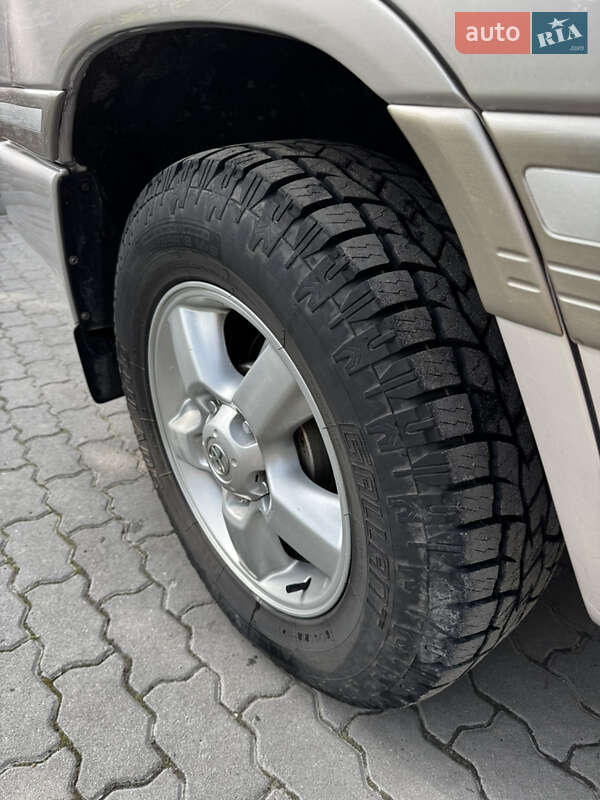 Внедорожник / Кроссовер Toyota Land Cruiser 2003 в Львове