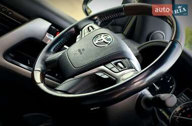 Внедорожник / Кроссовер Toyota Land Cruiser 2020 в 