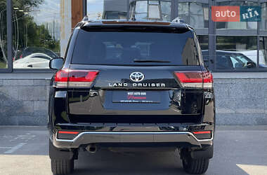 Внедорожник / Кроссовер Toyota Land Cruiser 2023 в 