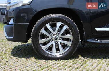 Внедорожник / Кроссовер Toyota Land Cruiser 2016 в 