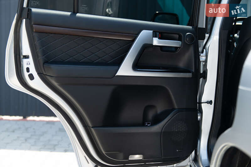 Внедорожник / Кроссовер Toyota Land Cruiser 2018 в Мукачево