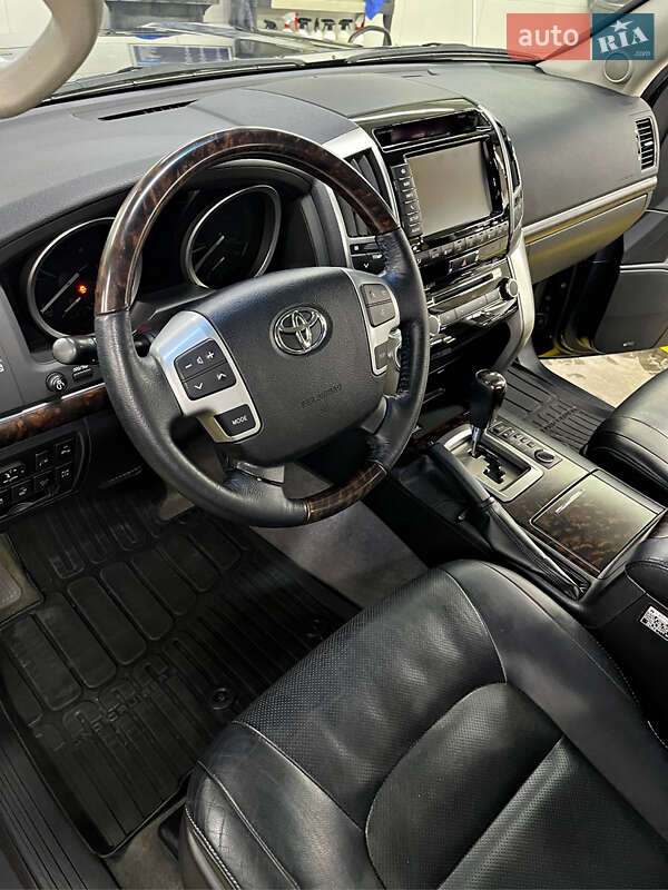Внедорожник / Кроссовер Toyota Land Cruiser 2013 в Черновцах