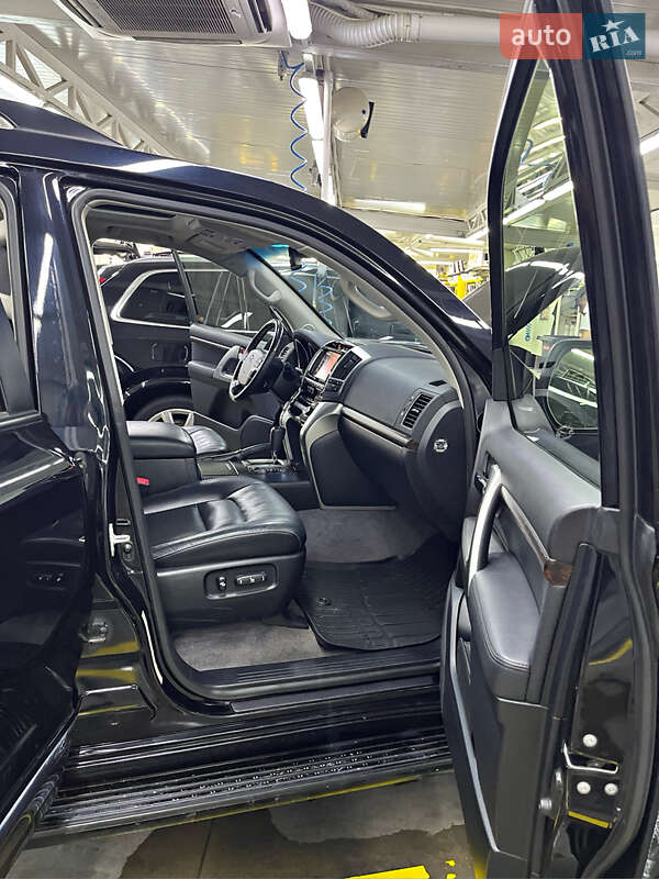 Внедорожник / Кроссовер Toyota Land Cruiser 2013 в Черновцах