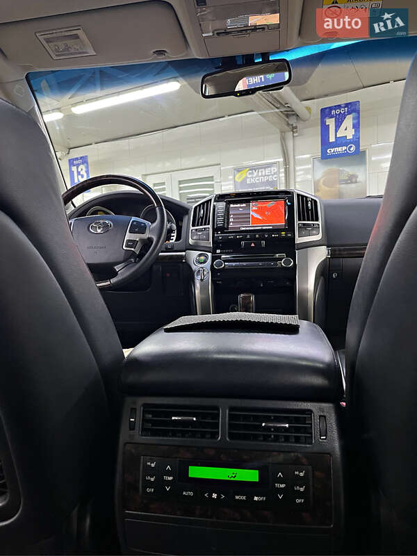 Внедорожник / Кроссовер Toyota Land Cruiser 2013 в Черновцах