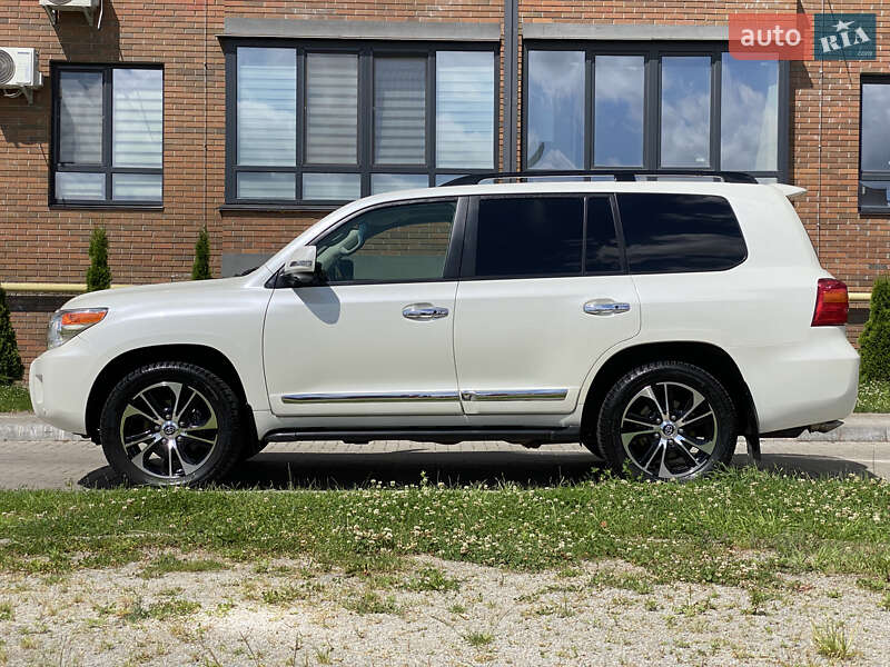 Позашляховик / Кросовер Toyota Land Cruiser 2013 в Києві