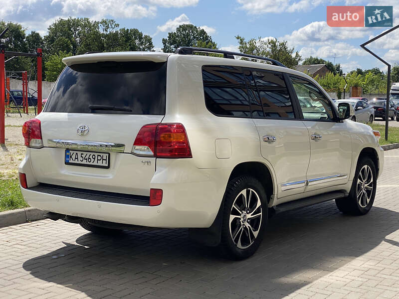 Позашляховик / Кросовер Toyota Land Cruiser 2013 в Києві
